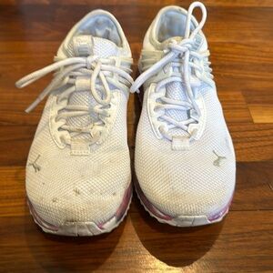 Puma girls sneaker size 4.5